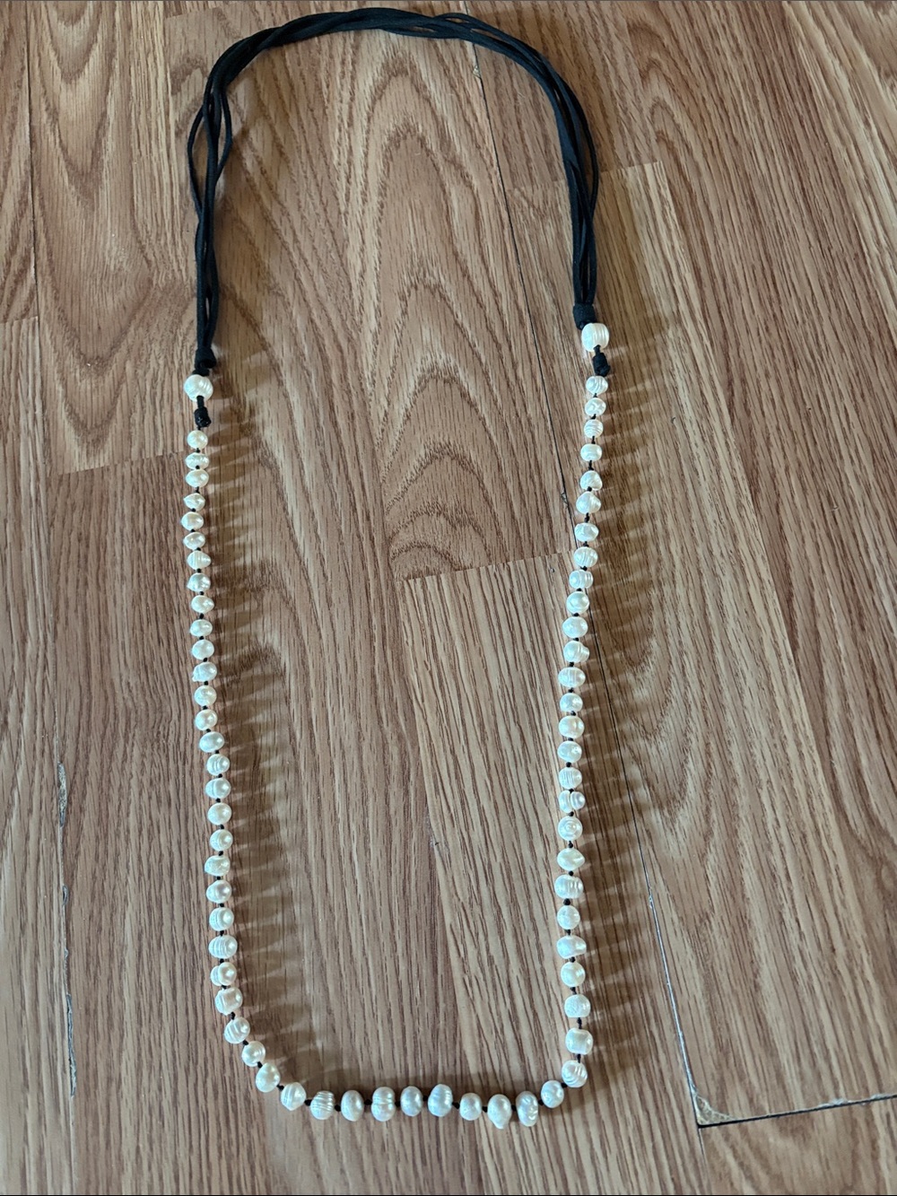 VINTAGE BAROQUE NATURAL FRESHWATER WHITE BEADED BLACK VELVET CORDED 42" NECKLACE